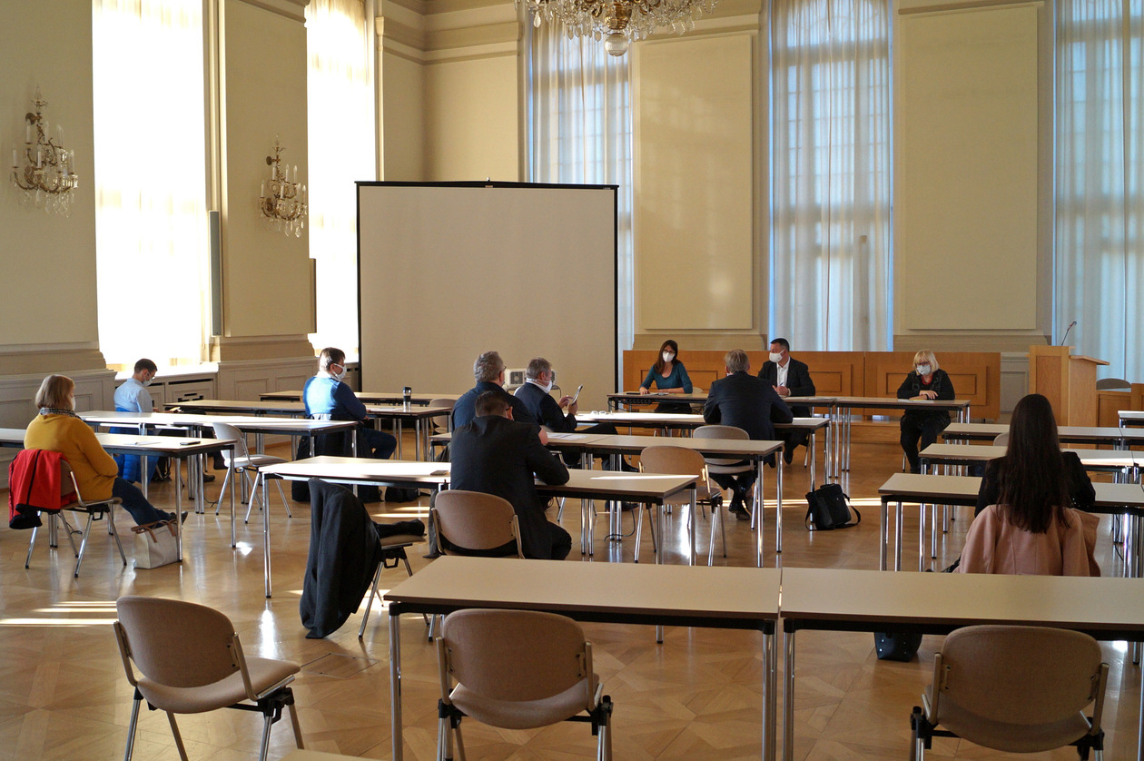 Besprechung zwischen erstem Beigeordnetem und Vertreter der Kliniken des Landkreises Bautzen