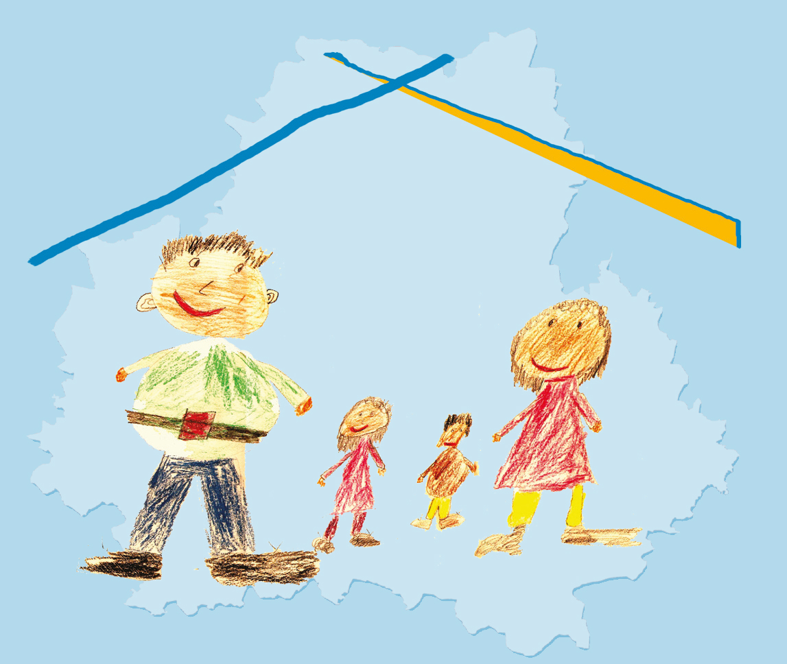Vater, Mutter und zwei Kinder im Stil einer Kinderzeichnung, darüber ein stilisiertes Dach, im Hintergrund die Fläche des Landkreis Bautzen in seinern Grenzen