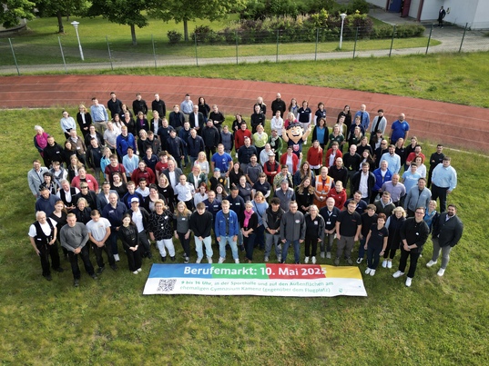 Aussteller auf dem Sportplatz