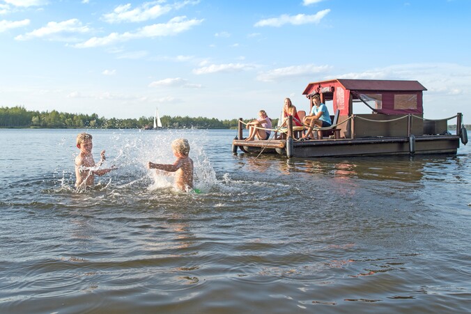 Unterwegs mit dem Floß auf dem Senftenberger Se