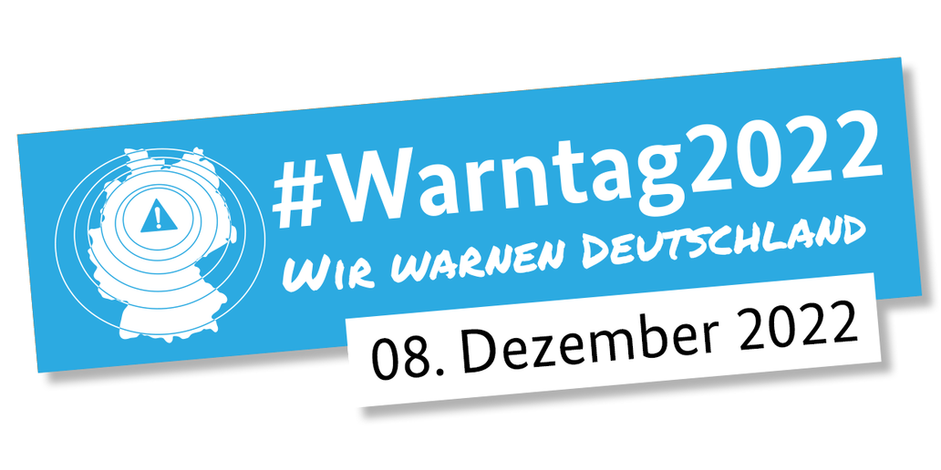 Logo des Warntages Logo zum bundesweiten Warntag: Ein blaues Schild, im Bildteil die Bundesrepublik mit einem Warnsymbol, im Textteil der Schriftzug 'Warntag 2020. Wir warnen Deutschland.