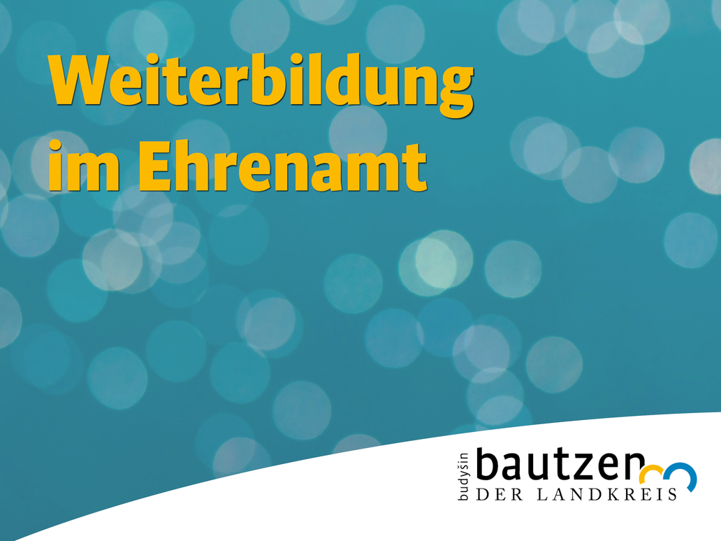 Weiterbildungen im Ehrenamt Sie sehen einen Schriftzug in gelb Weiterbildungen im Ehrenamt mit blauen Hintergrund