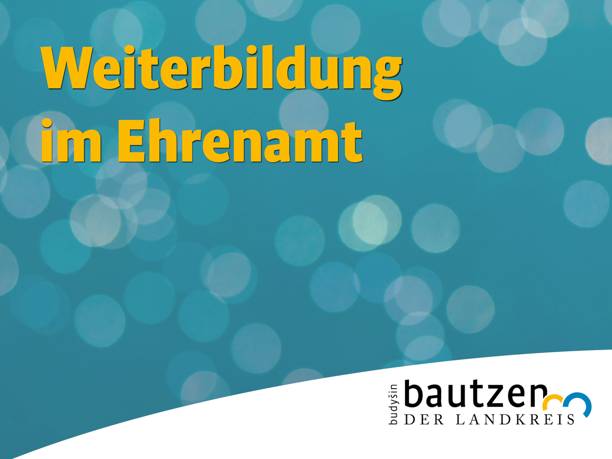 Sie sehen einen Schriftzug in gelb Weiterbildungen im Ehrenamt mit blauen Hintergrund