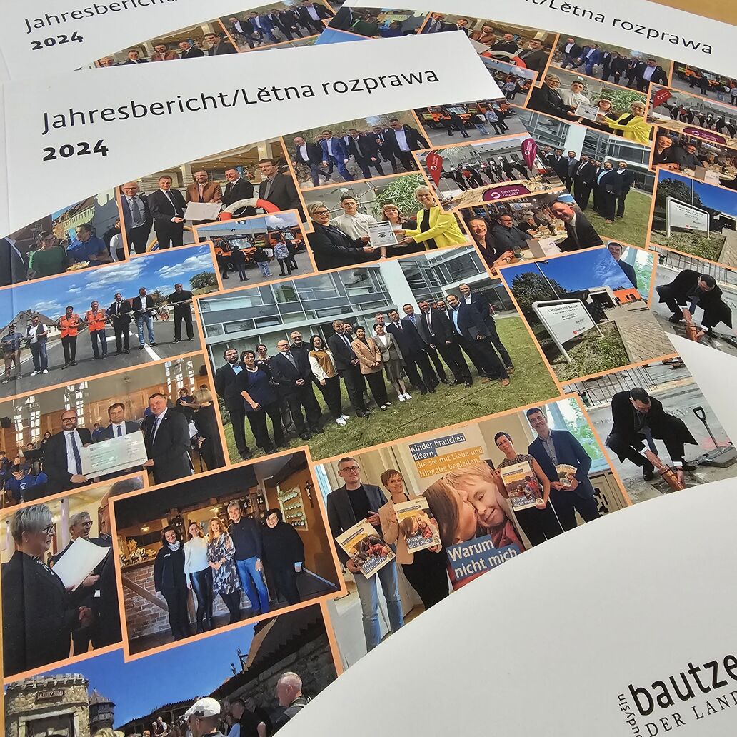 Jahresbericht 2024 veröffentlicht Eine Zeitschrift mit vielen Fotos auf der Titelseite