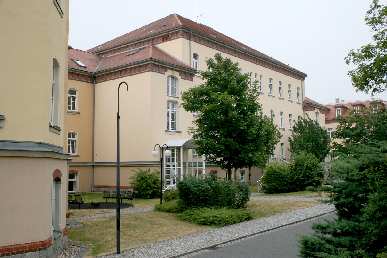 Das Foto zeigt ein Gebäude des Landratsamtes Bautzen uaf der Kamenzer Macherstarße.